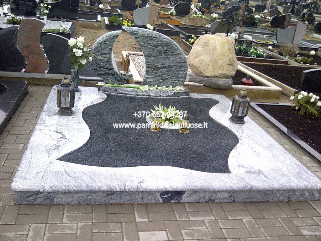 Akmenita, ĮI | 2 dalių paminklai