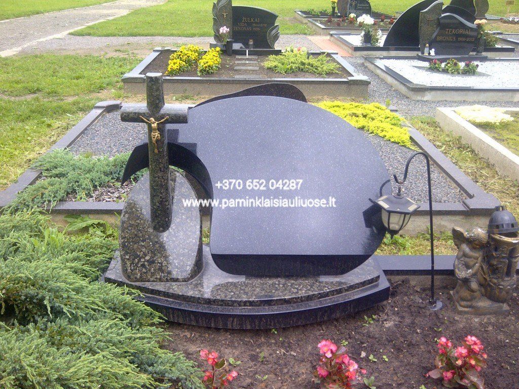 Akmenita, ĮI | 2 dalių paminklai