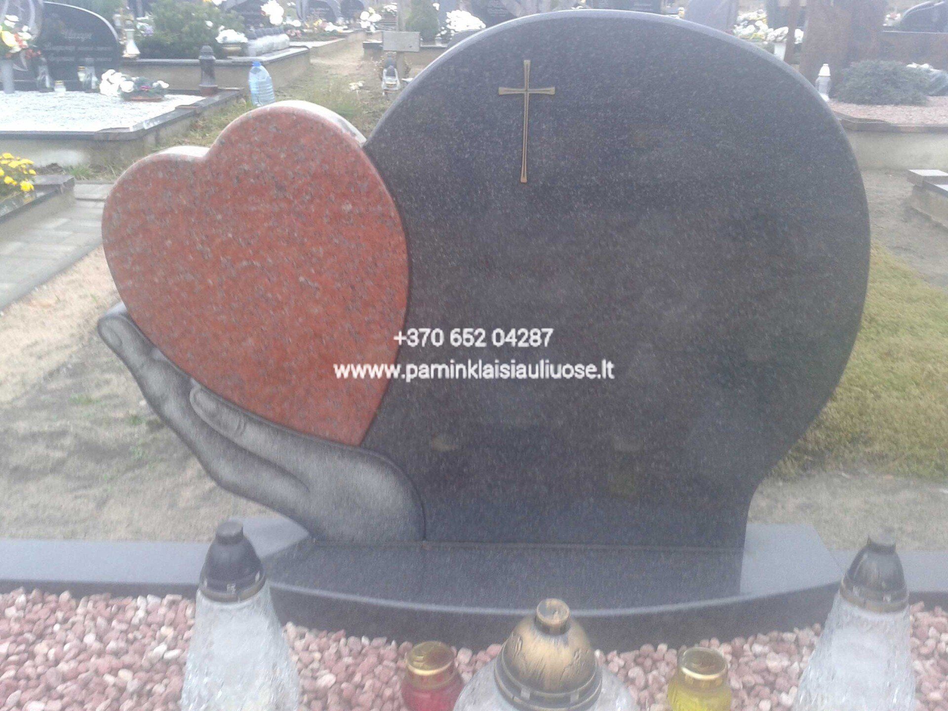 Akmenita, ĮI | 2 dalių paminklai