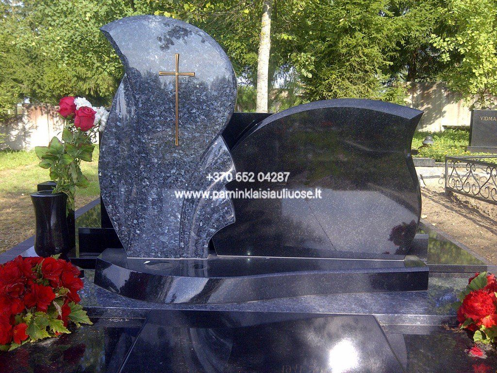 Akmenita, ĮI | 2 dalių paminklai