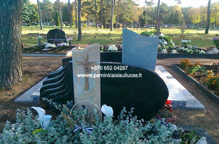 Akmenita, ĮI | 2 dalių paminklai