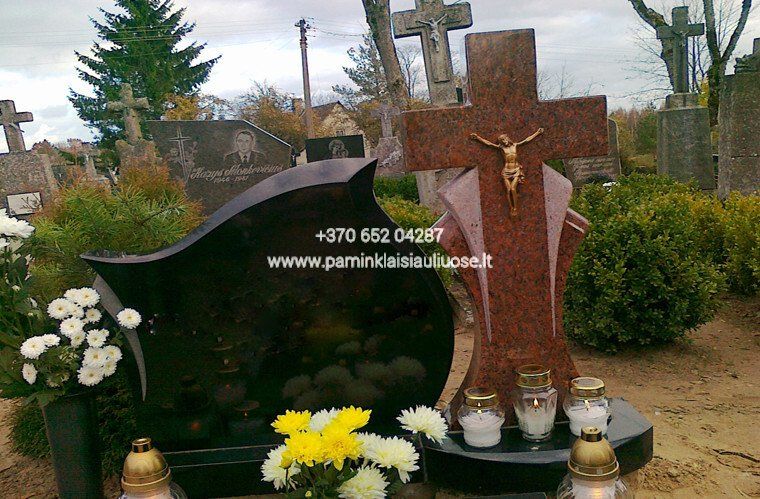 Akmenita, ĮI | 2 dalių paminklai