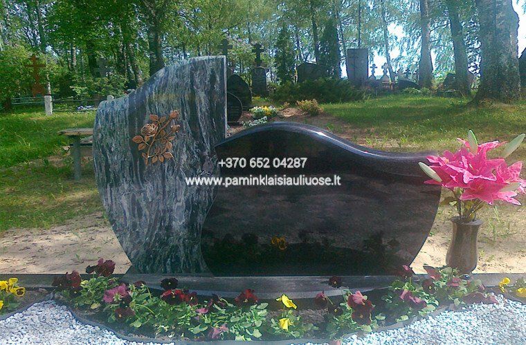 Akmenita, ĮI | 2 dalių paminklai