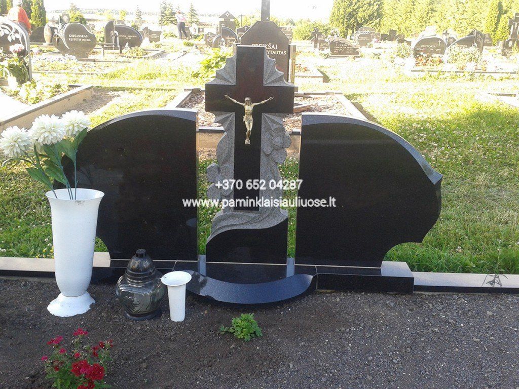 Akmenita, ĮI | 3 dalių paminklai