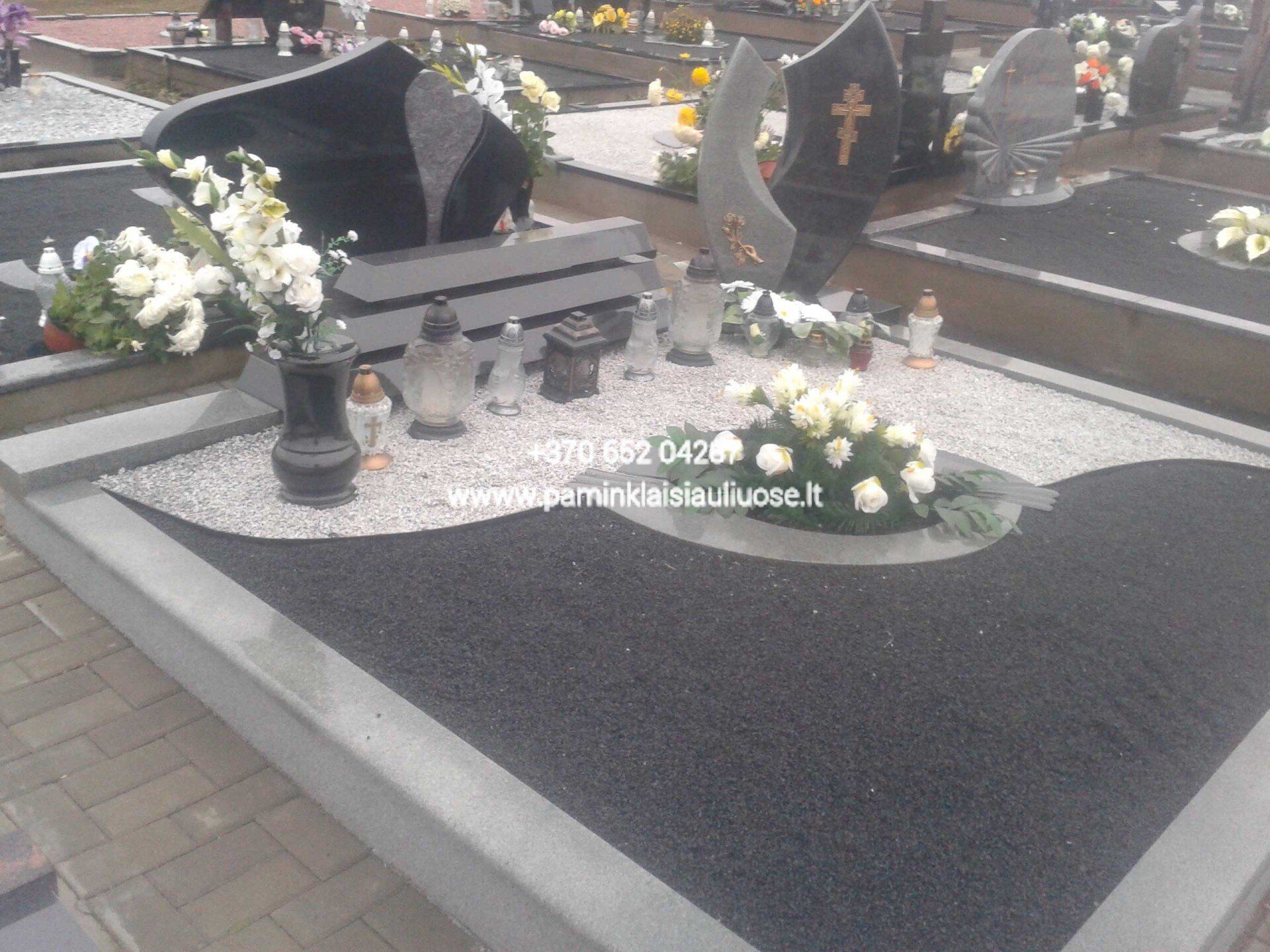 Akmenita, ĮI | 3 dalių paminklai