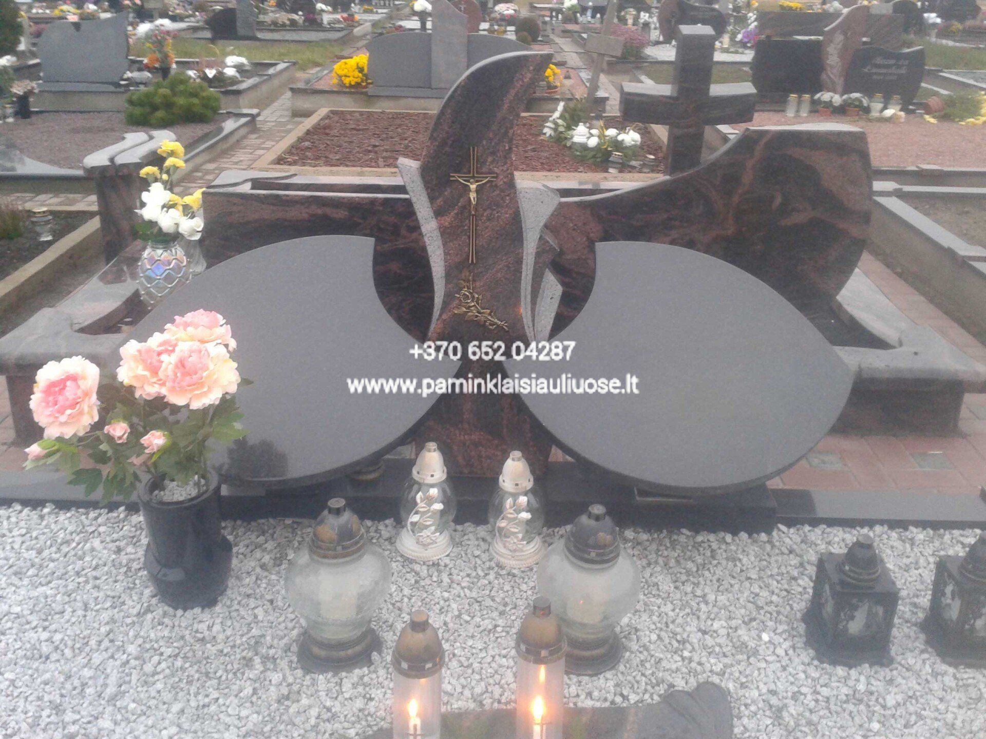 Akmenita, ĮI | 3 dalių paminklai