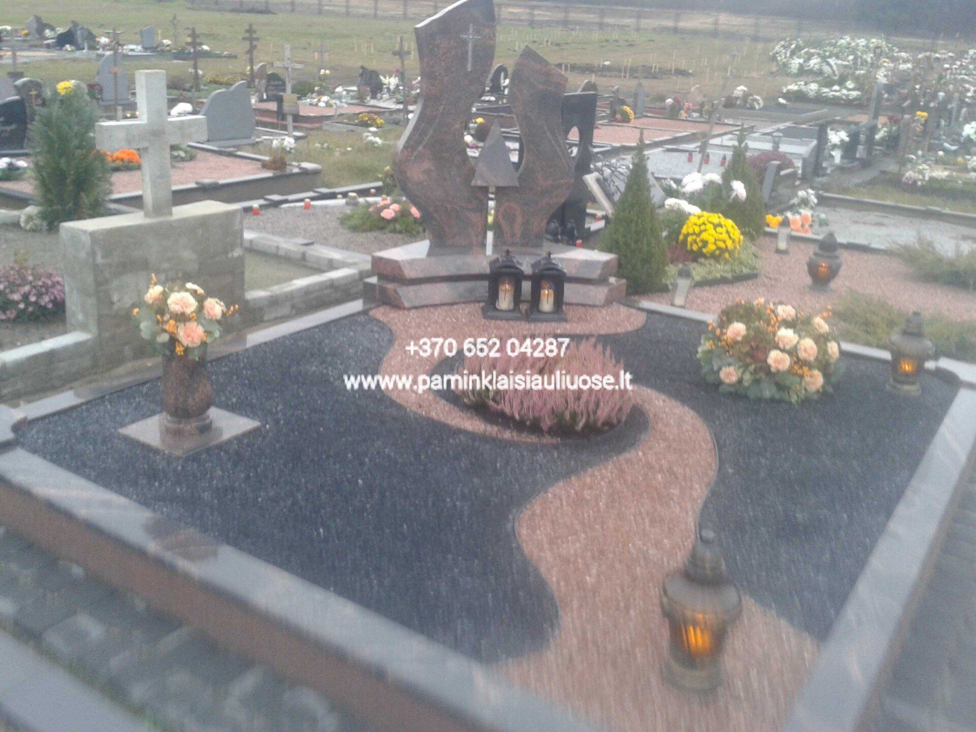 Akmenita, ĮI | 3 dalių paminklai