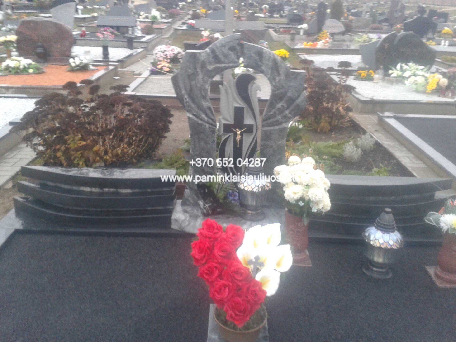 Akmenita, ĮI | 3 dalių paminklai