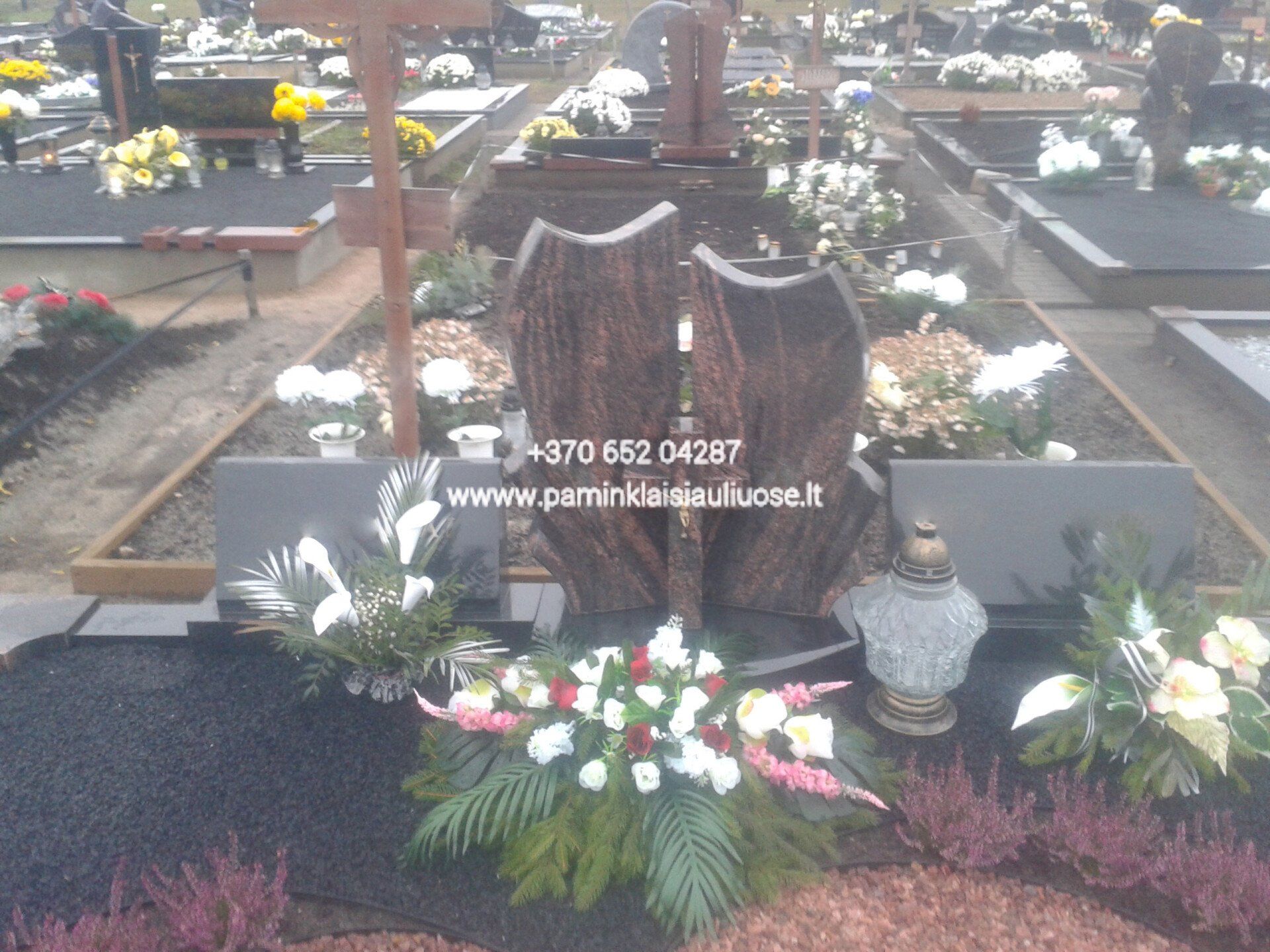 Akmenita, ĮI | 3 dalių paminklai