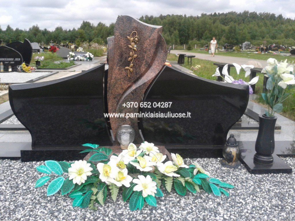 Akmenita, ĮI | 3 dalių paminklai