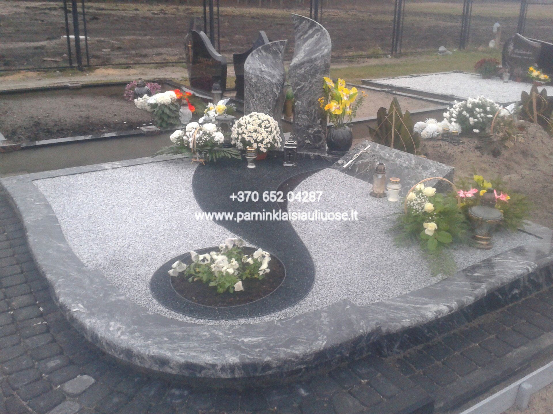 Akmenita, ĮI | 3 dalių paminklai