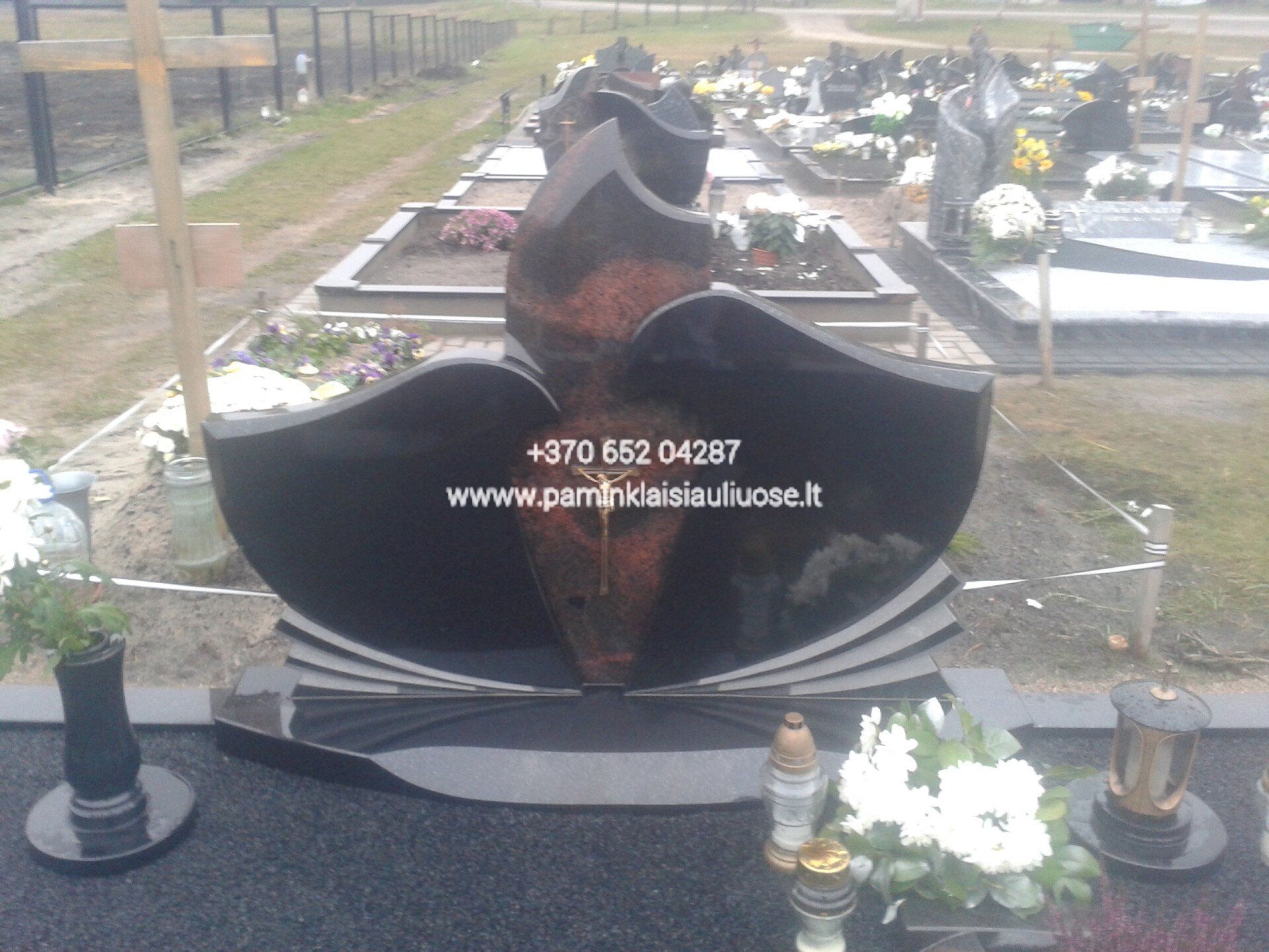 Akmenita, ĮI | 3 dalių paminklai