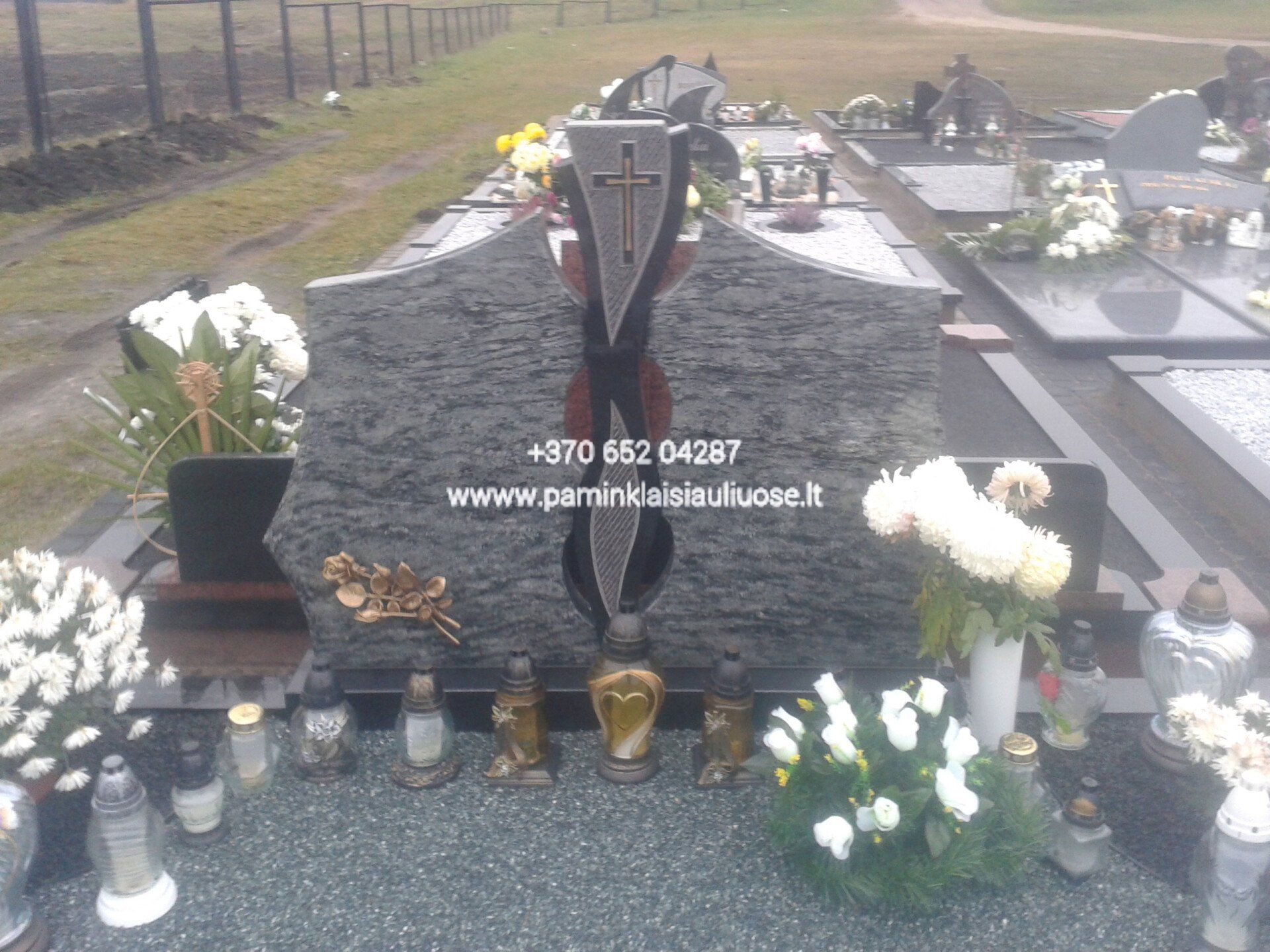 Akmenita, ĮI | 3 dalių paminklai