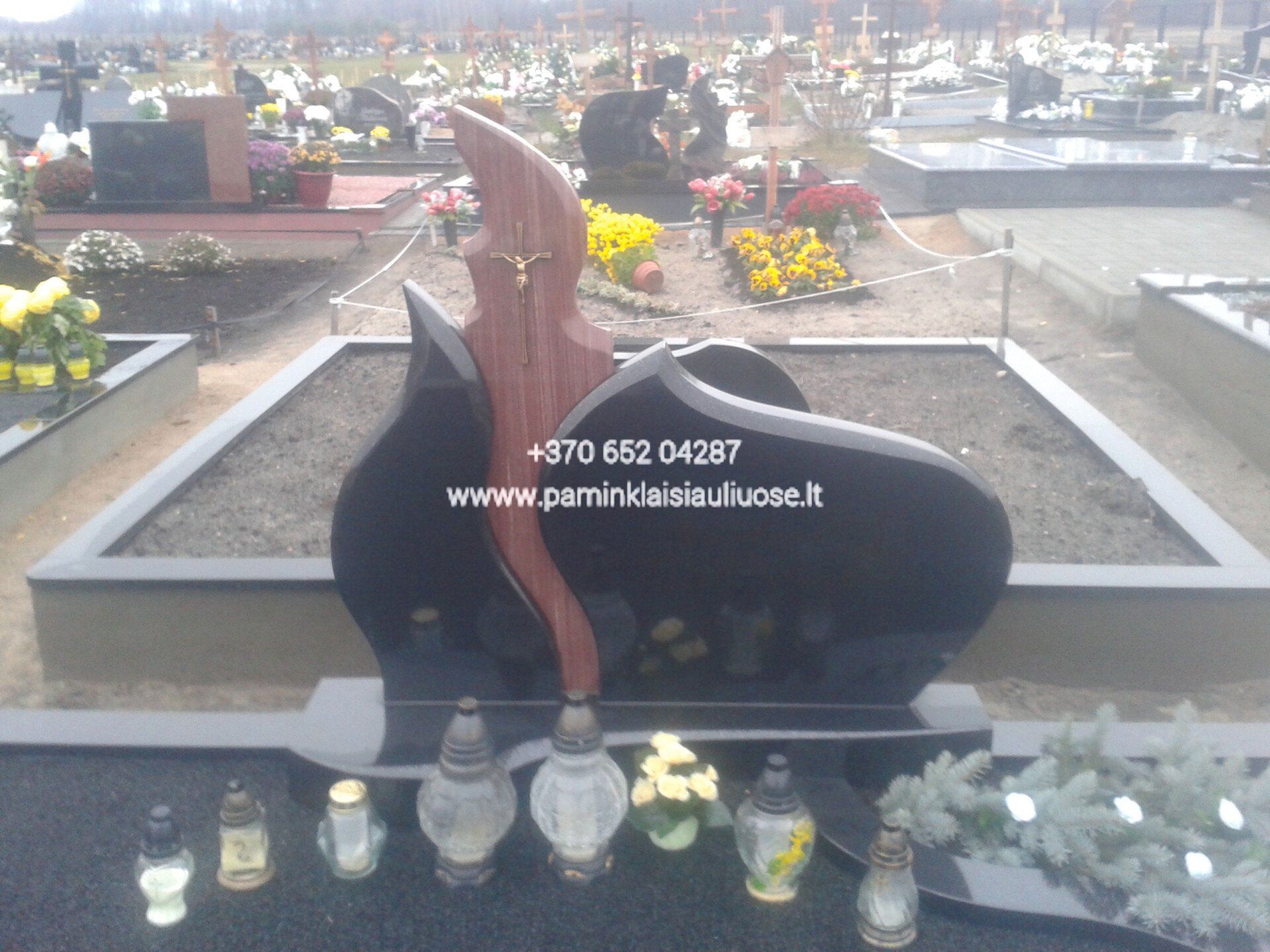 Akmenita, ĮI | 3 dalių paminklai