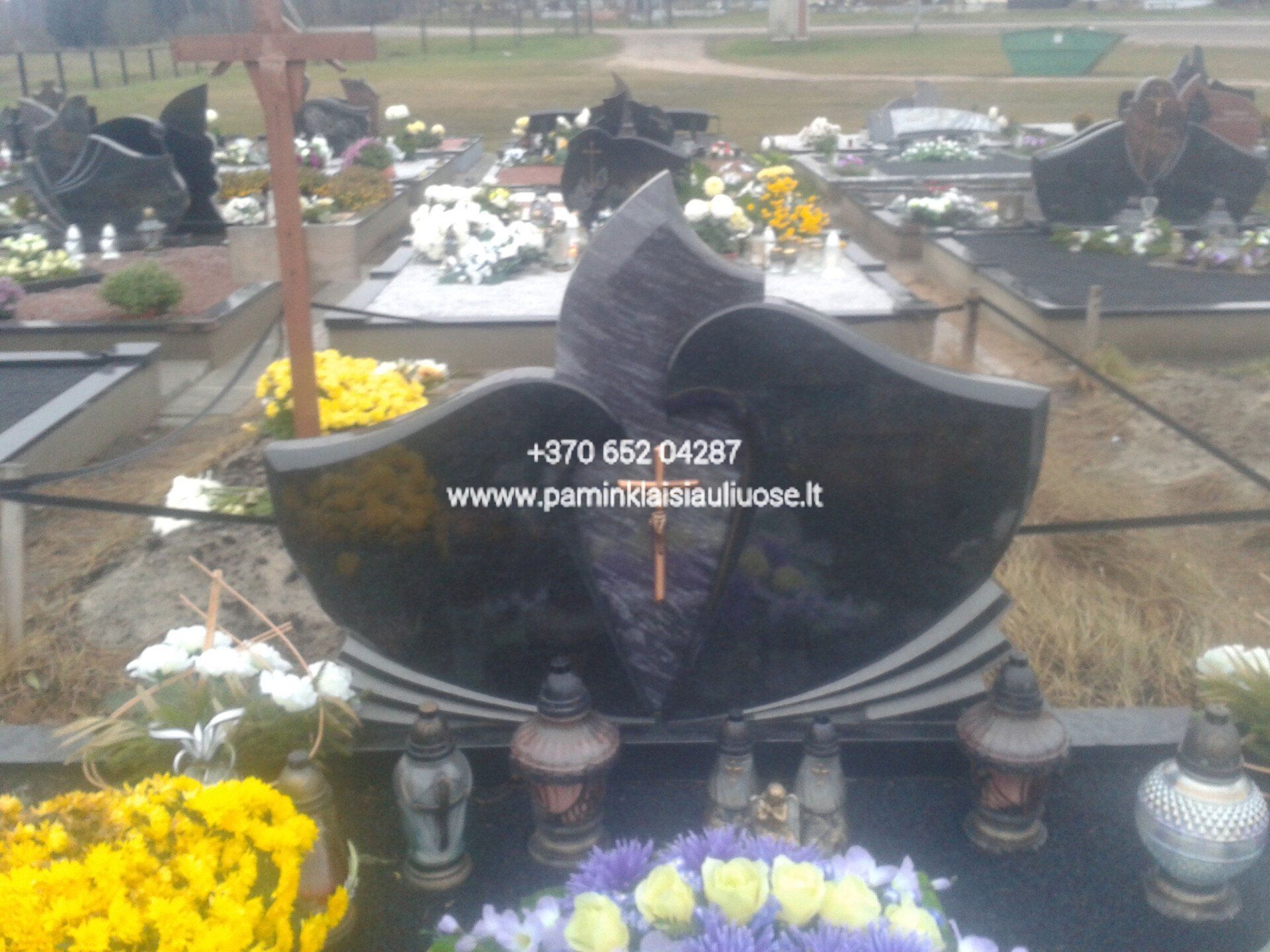 Akmenita, ĮI | 3 dalių paminklai