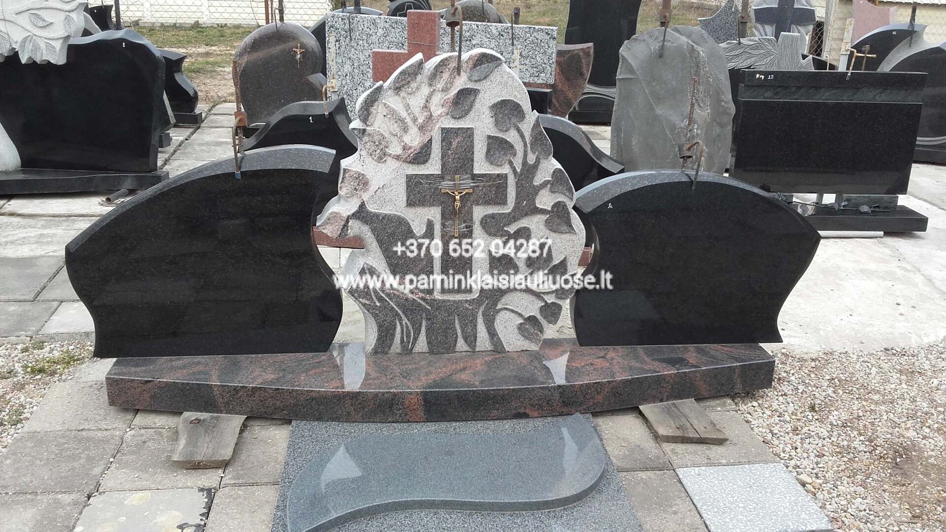 Akmenita, ĮI | 3 dalių paminklai