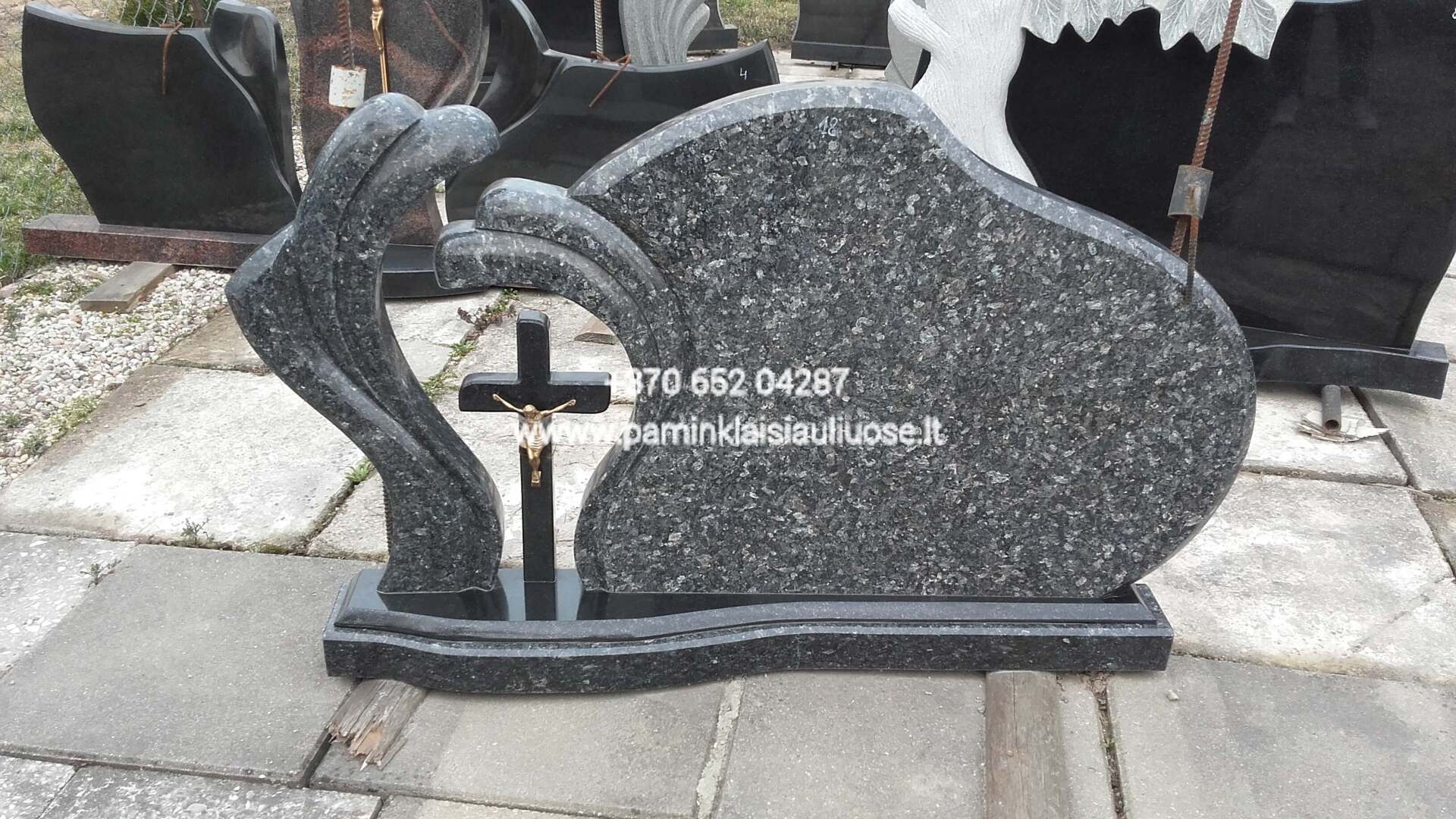 Akmenita, ĮI | 3 dalių paminklai