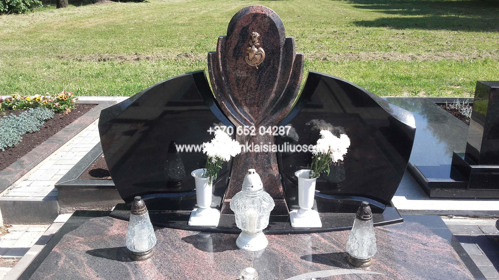 Akmenita, ĮI | 3 dalių paminklai