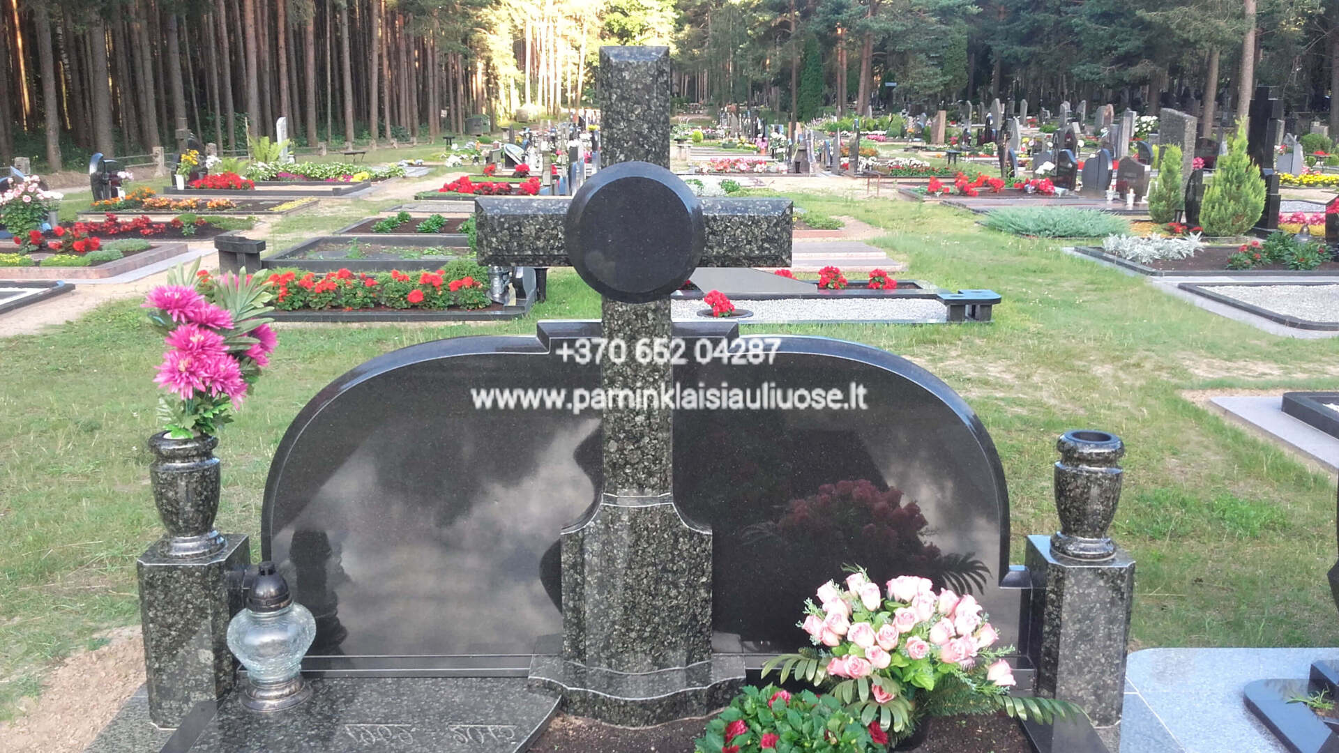 Akmenita, ĮI | 3 dalių paminklai