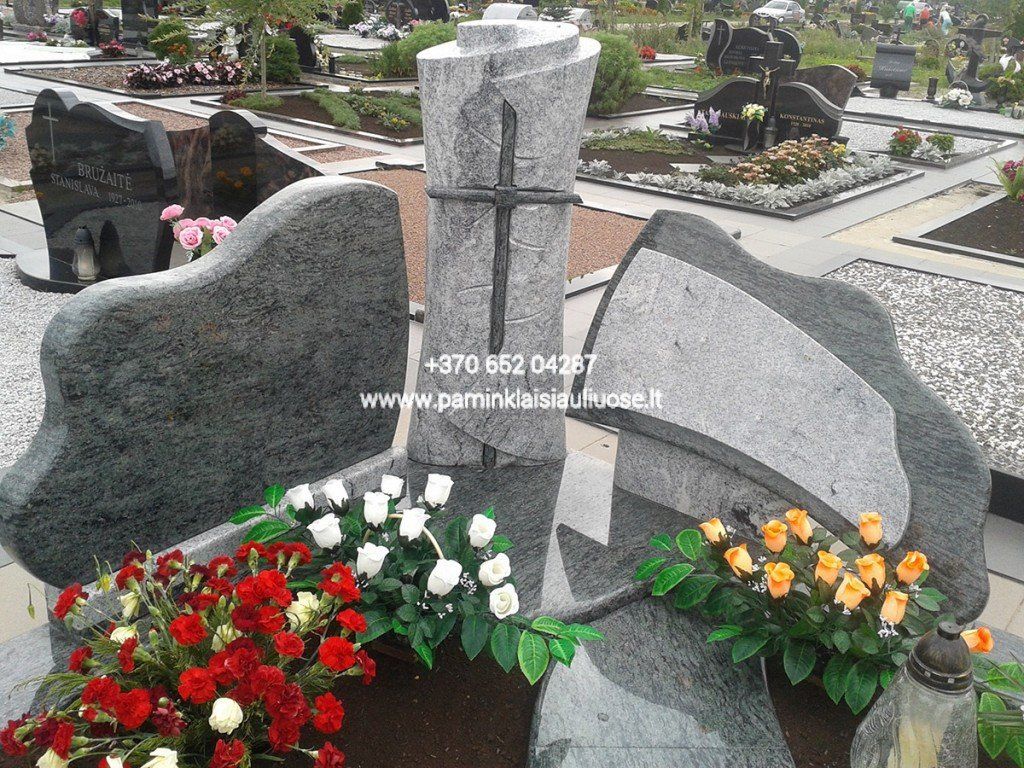 Akmenita, ĮI | 3 dalių paminklai