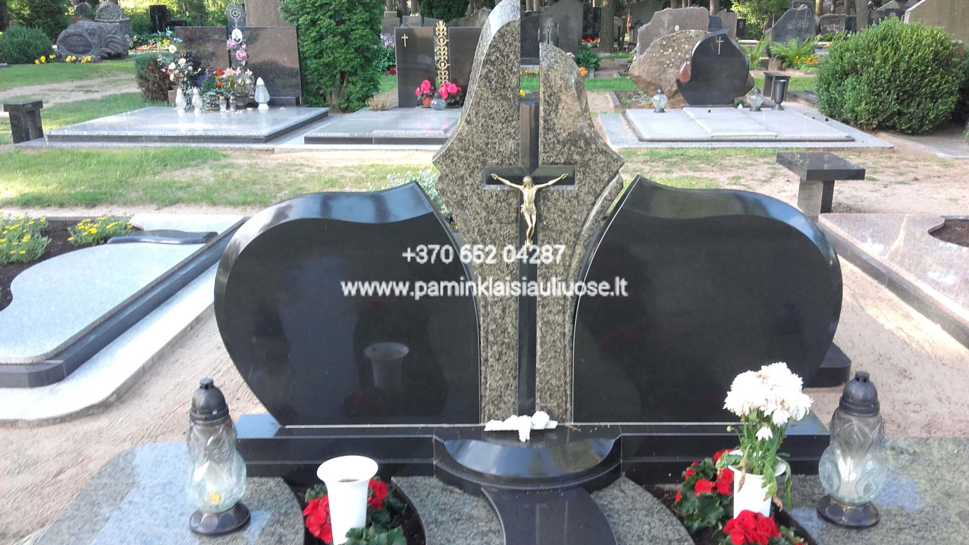 Akmenita, ĮI | 3 dalių paminklai