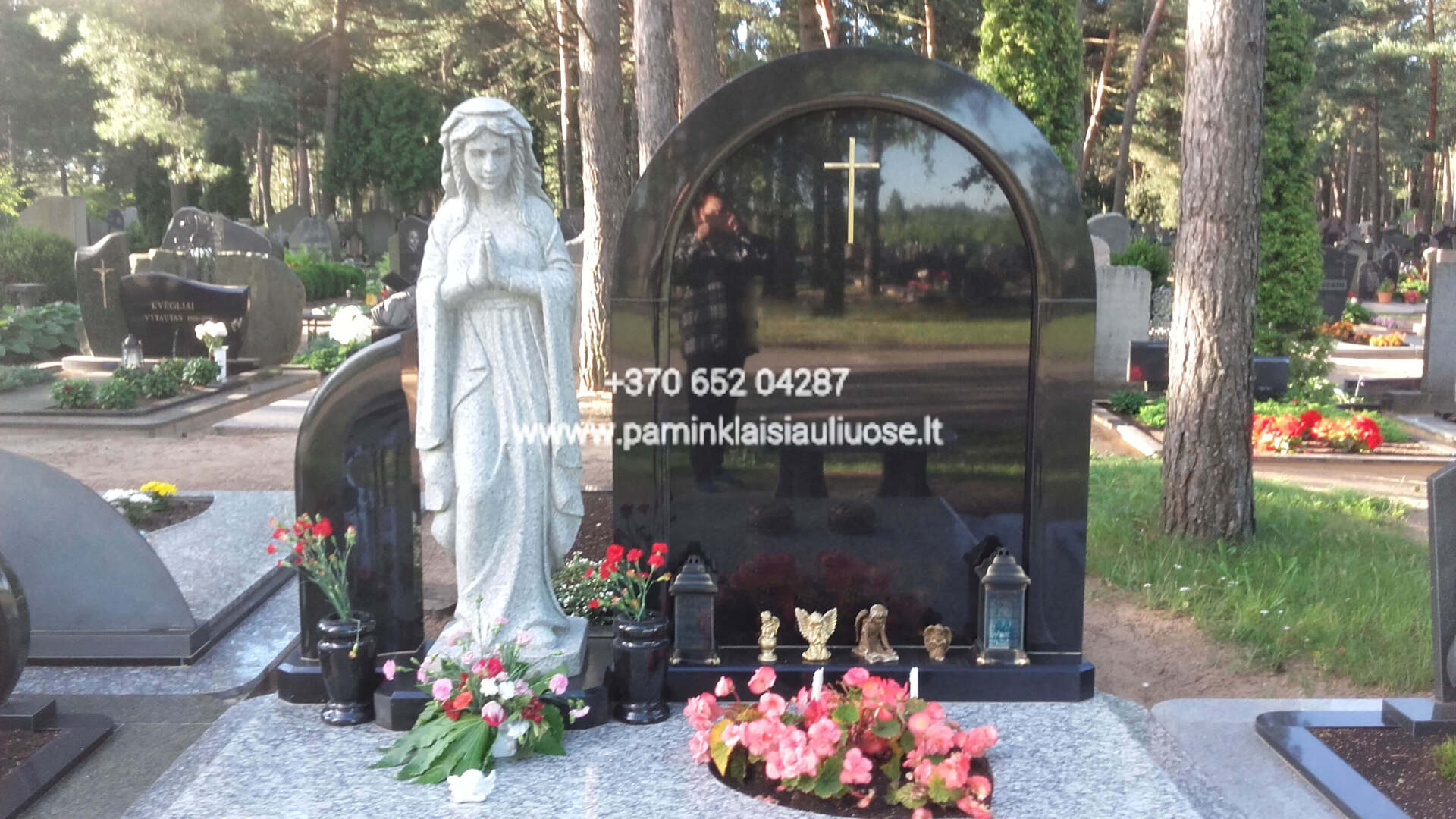 Akmenita, ĮI | 3 dalių paminklai