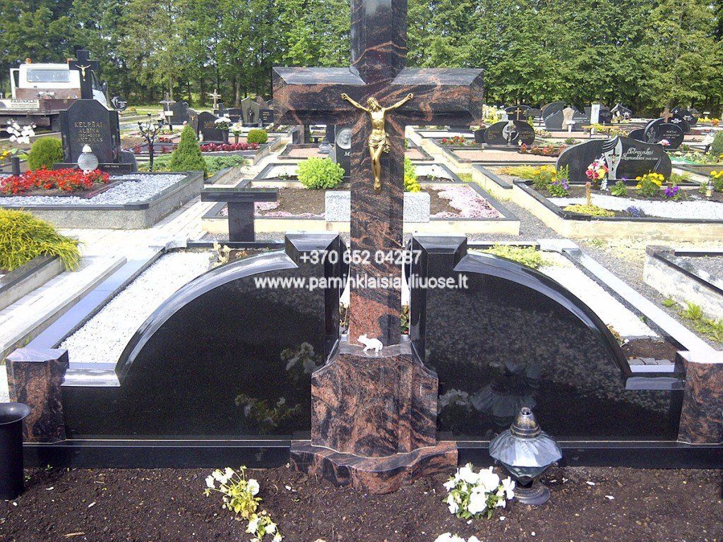 Akmenita, ĮI | 3 dalių paminklai