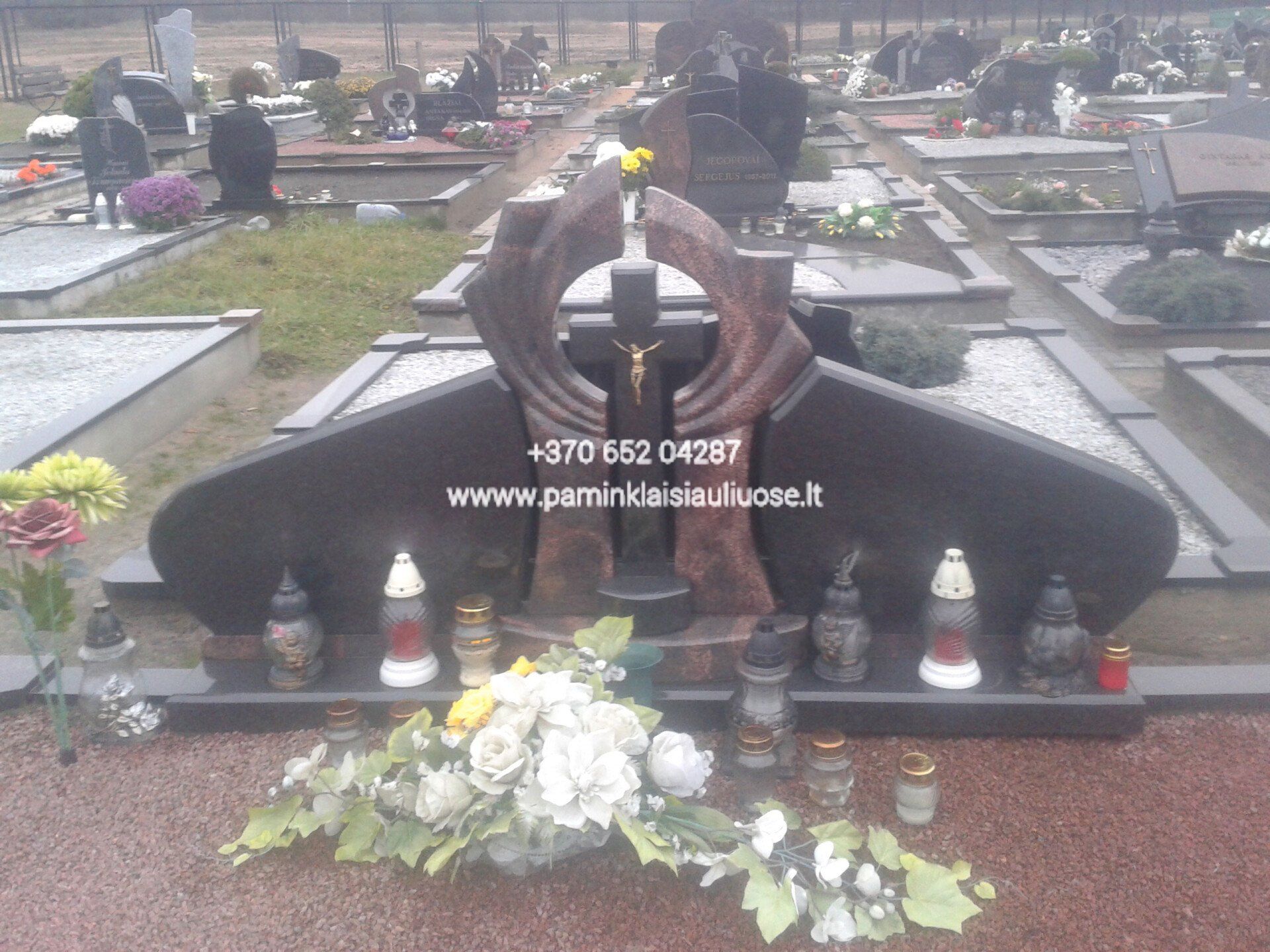 Akmenita, ĮI | 3 dalių paminklai