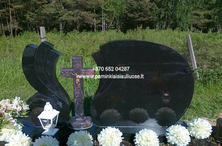 Akmenita, ĮI | 3 dalių paminklai