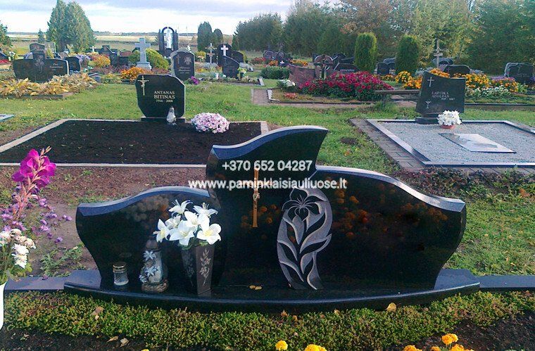 Akmenita, ĮI | 3 dalių paminklai