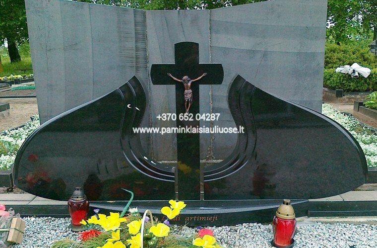 Akmenita, ĮI | 3 dalių paminklai