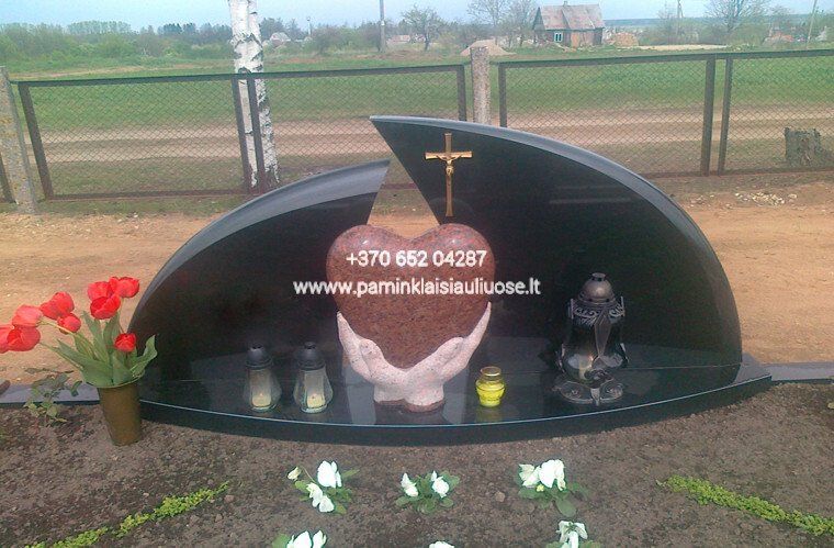 Akmenita, ĮI | 3 dalių paminklai