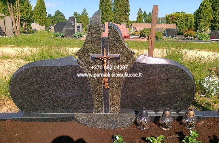 Akmenita, ĮI | 3 dalių paminklai