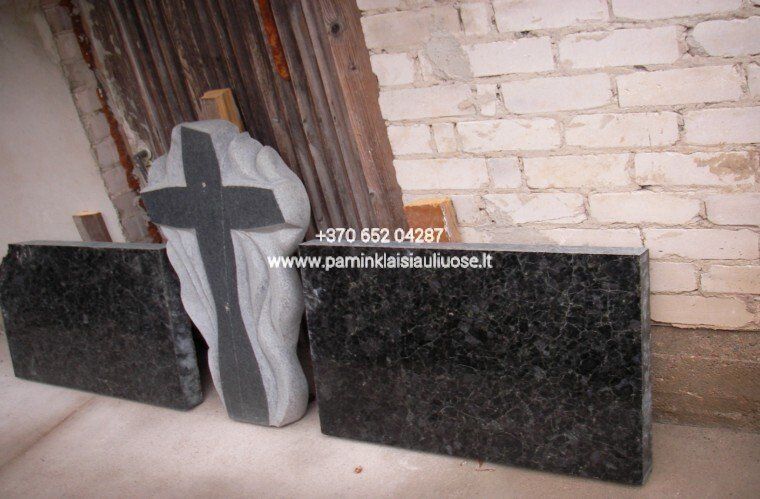 Akmenita, ĮI | 3 dalių paminklai