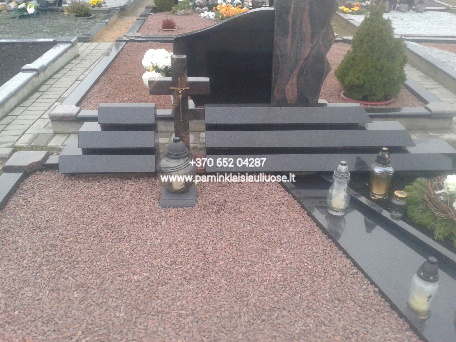 Akmenita, ĮI | 3 dalių paminklai