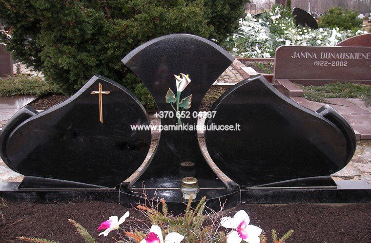 Akmenita, ĮI | 3 dalių paminklai