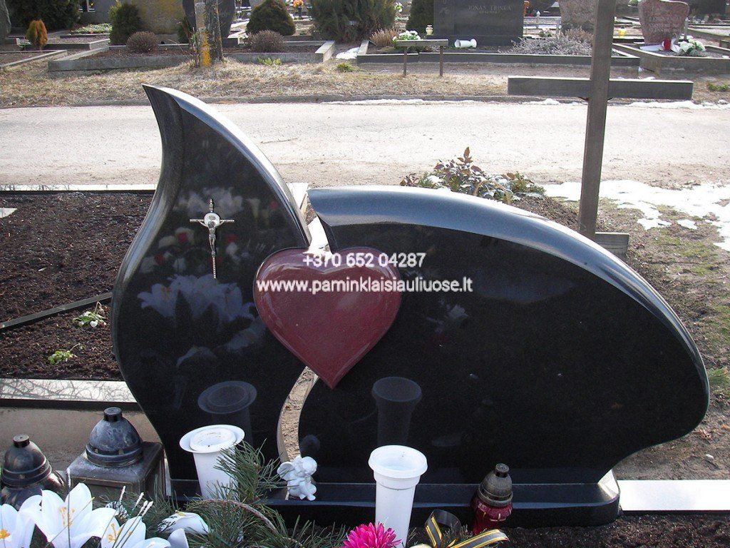 Akmenita, ĮI | 3 dalių paminklai