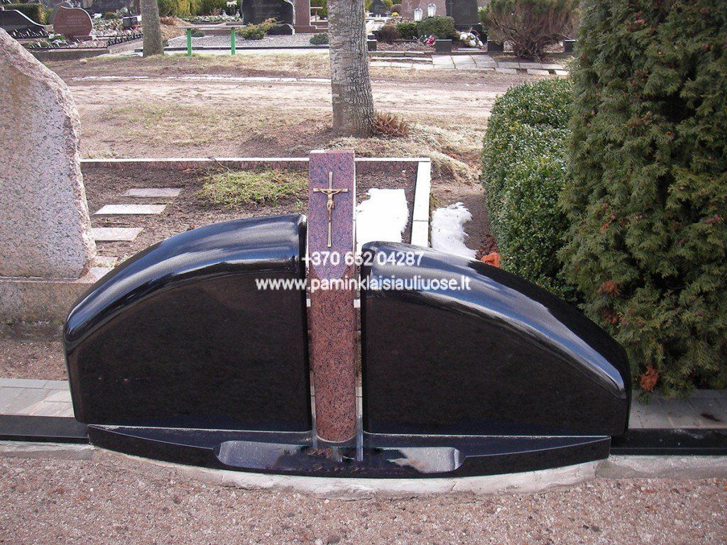 Akmenita, ĮI | 3 dalių paminklai
