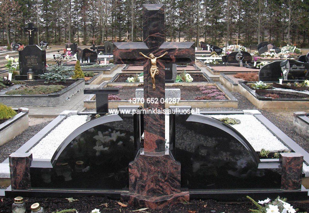 Akmenita, ĮI | 3 dalių paminklai