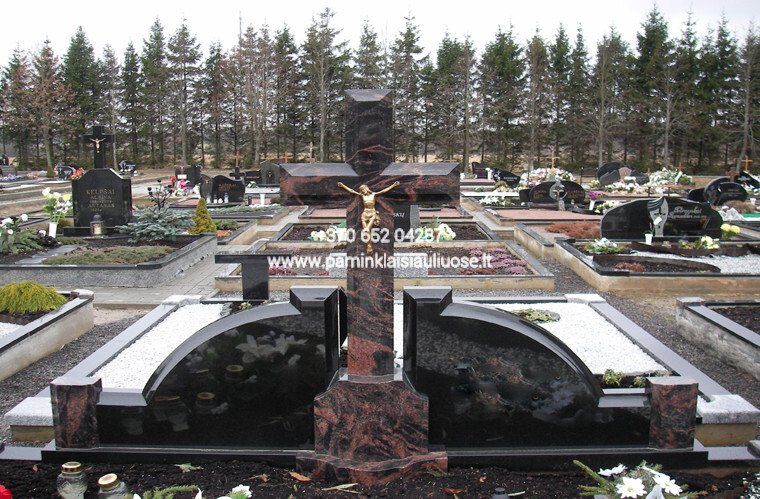 Akmenita, ĮI | 3 dalių paminklai