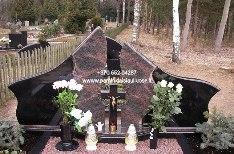 Akmenita, ĮI | 3 dalių paminklai