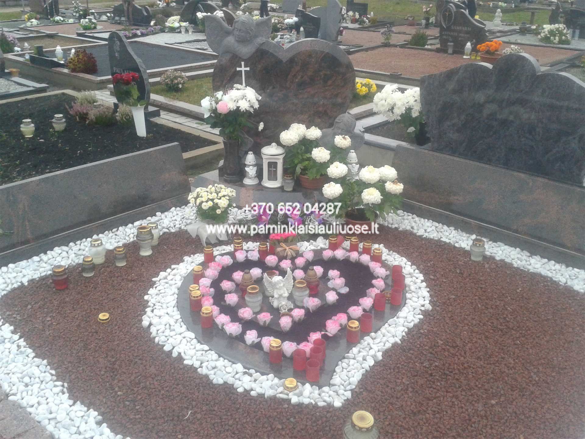 Akmenita, ĮI | 3 dalių paminklai