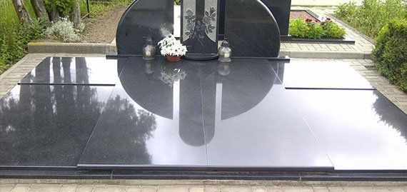 Akmenita, ĮI | kapų dengimas granito ir 3D stiklo plokštėmis