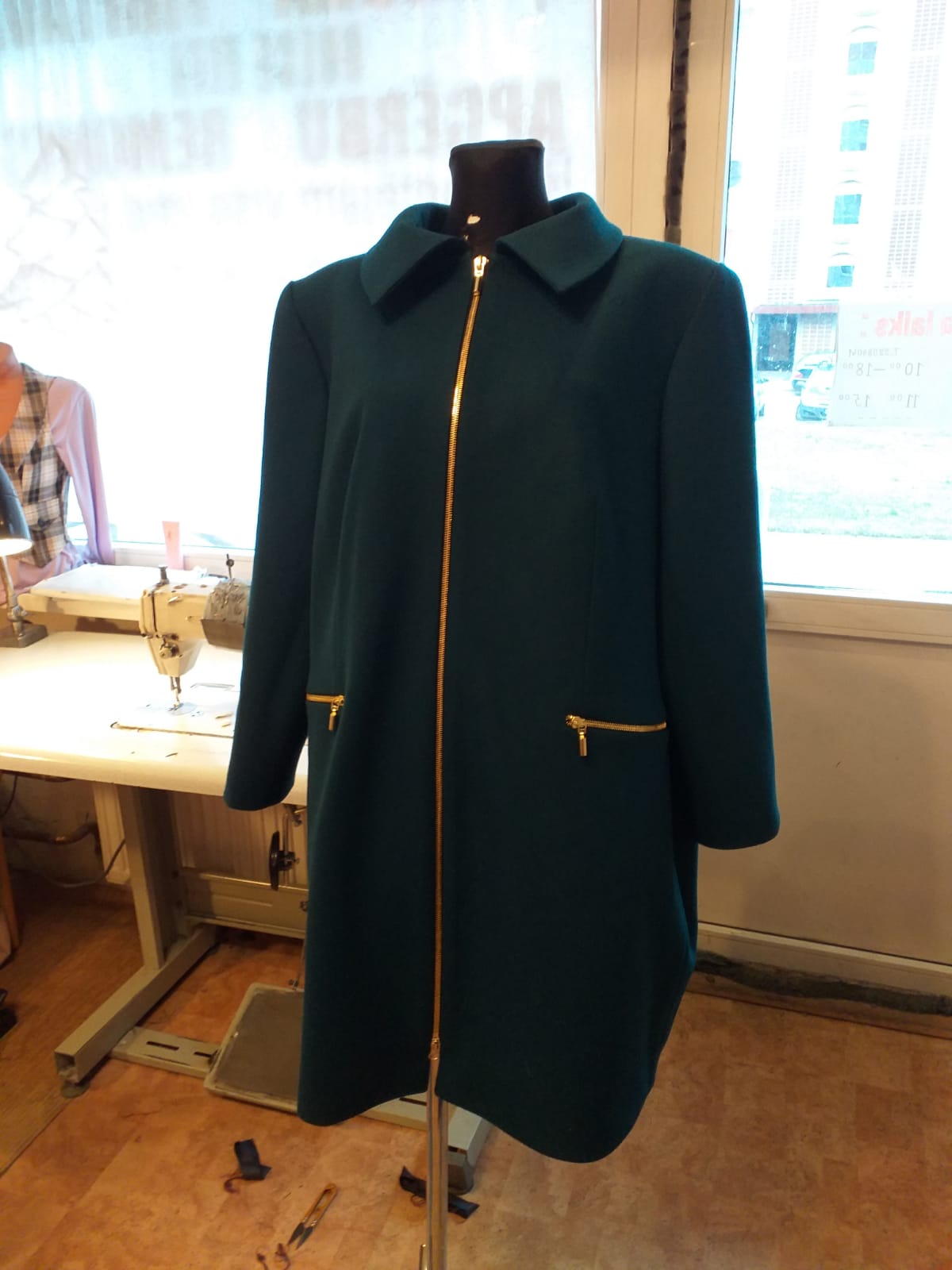 mēteļa šūšana, rudens mētelis, pavasara mētelis, ziemas mētelis, Šūšanas pakalpojumi Purvciemā, Purvciems,  šūšanas darbnīca, šūšana, apģērbu remonts, aizkaru šūšana