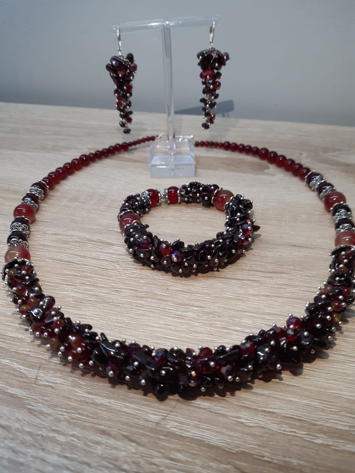 rotu komplekts, auskari, rokassprādze, kaklarota, Šūšanas pakalpojumi Purvciemā, Purvciems, apģērba remonts Purvciemā,  šūšanas darbnīca, šūšana, apģērbu remonts, aizkaru šūšana