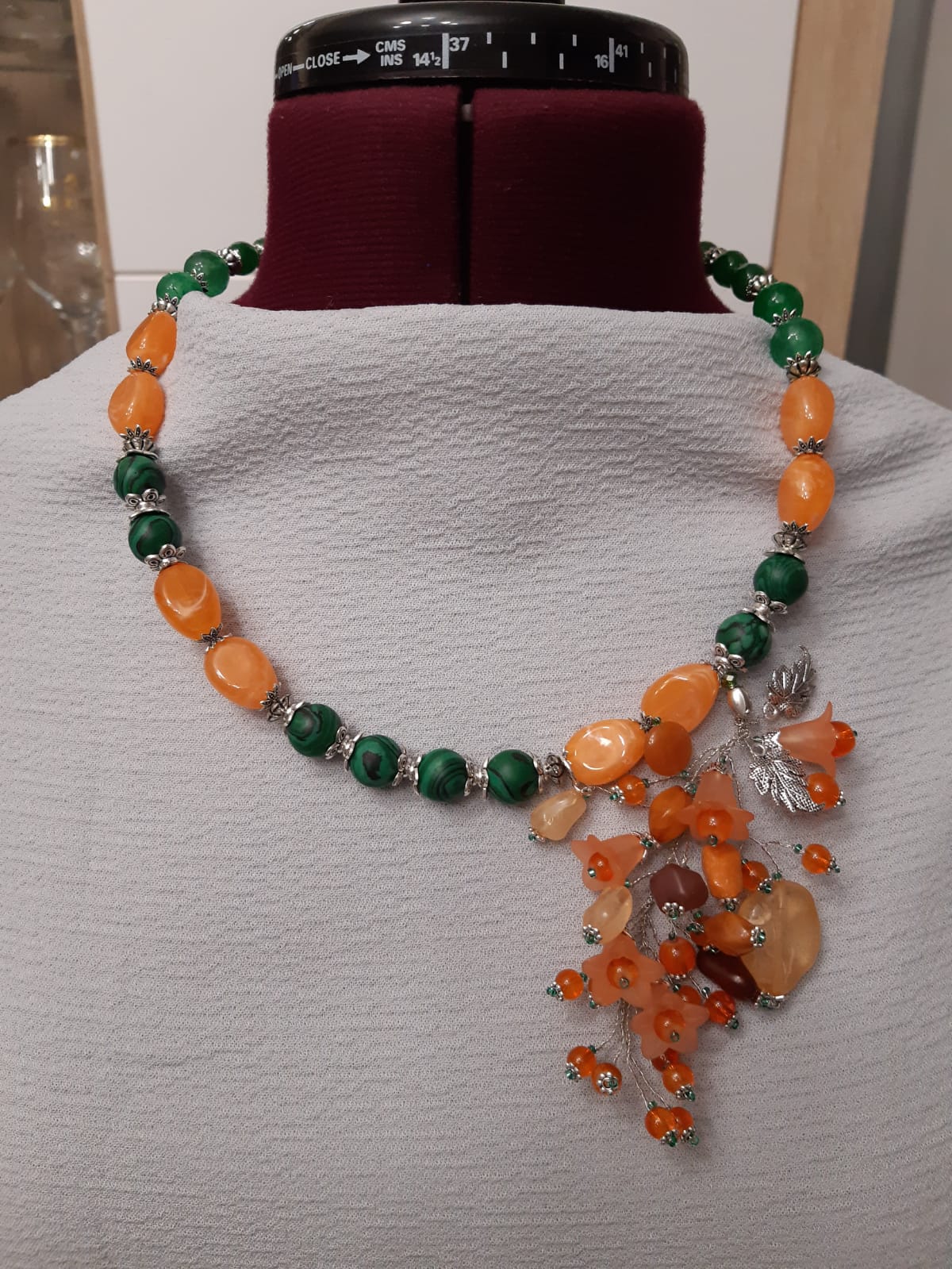 kaklarota, rotas, pasūtīt rotas, personalizētas rotas, Šūšanas pakalpojumi Purvciemā, Purvciems, apģērba remonts Purvciemā,  šūšanas darbnīca, šūšana, apģērbu remonts, aizkaru šūšana