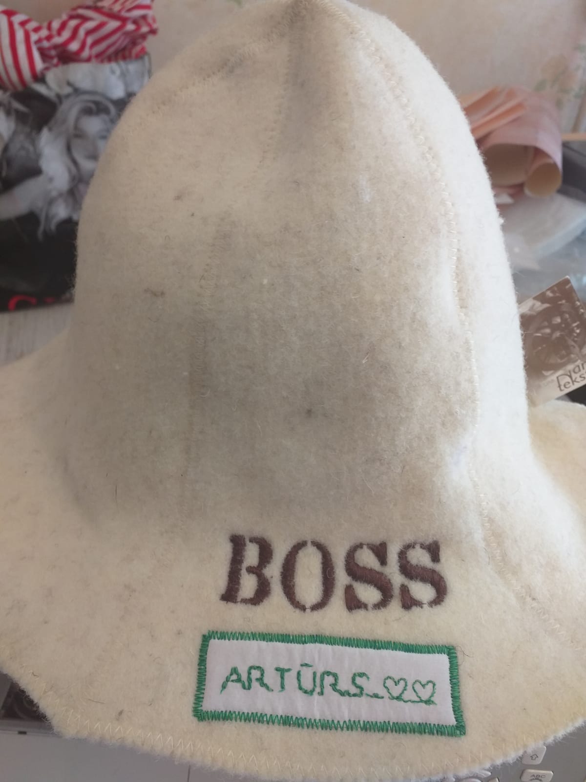 Iniciāli, personalizēti apģērbi, apģērbu šūšana Purvciemā, Šūšanas pakalpojumi Purvciemā, Purvciems, apģērba remonts Purvciemā