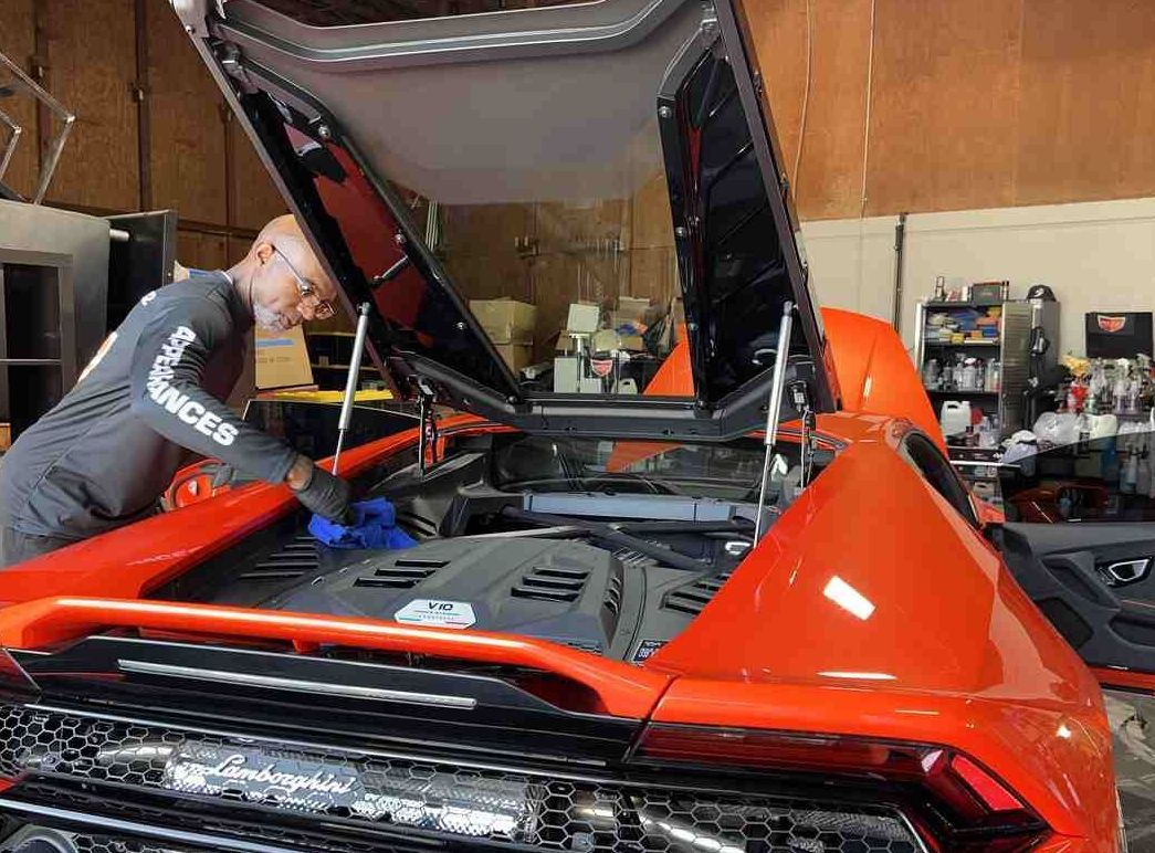 Detailing Huracan Engine Bay