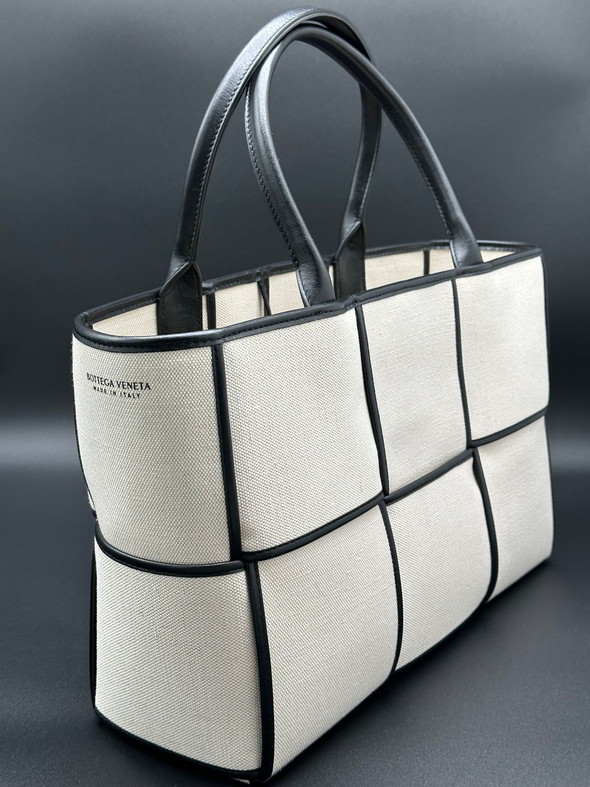 Bottega Veneta Medium Arco Tote (Natural and Black)