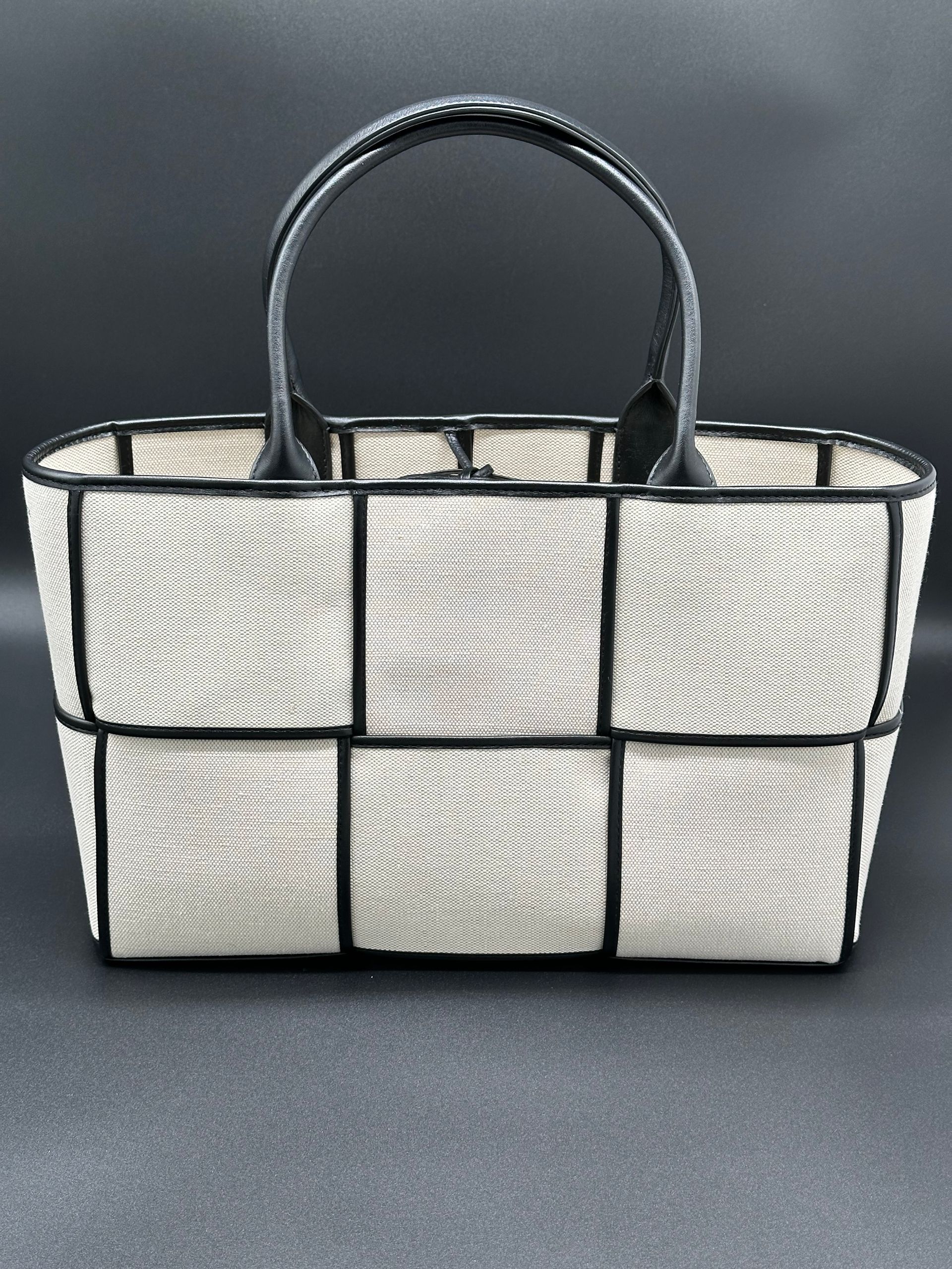 Bottega Veneta Medium Arco Tote (Natural and Black)